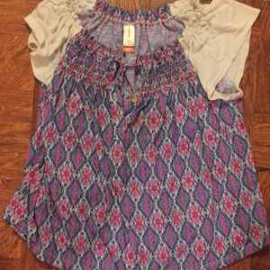 Short sleeve shirt size small (3-5)